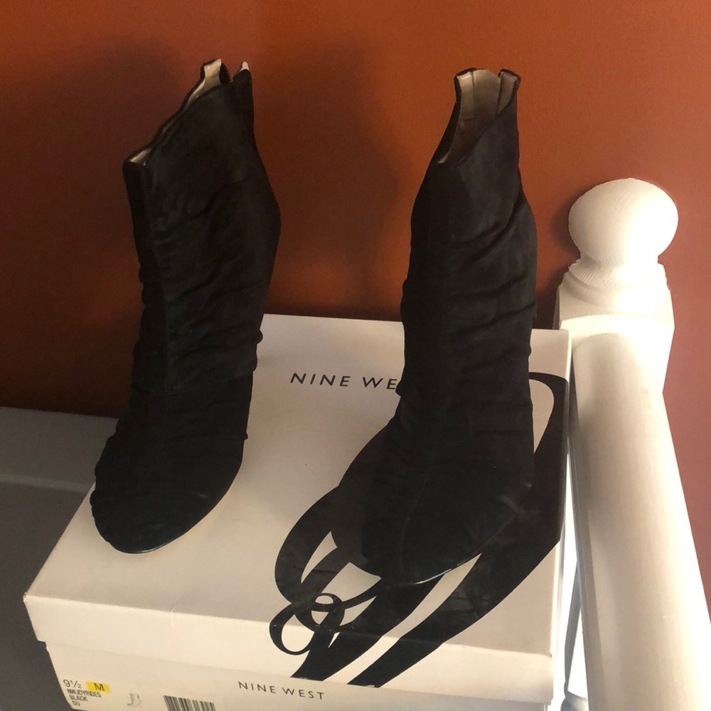 Ankle length suede boots